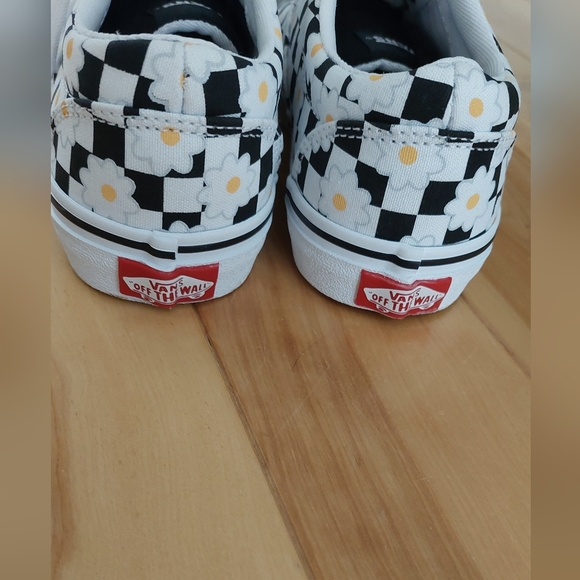 Girl Vans - Picture 2 of 4